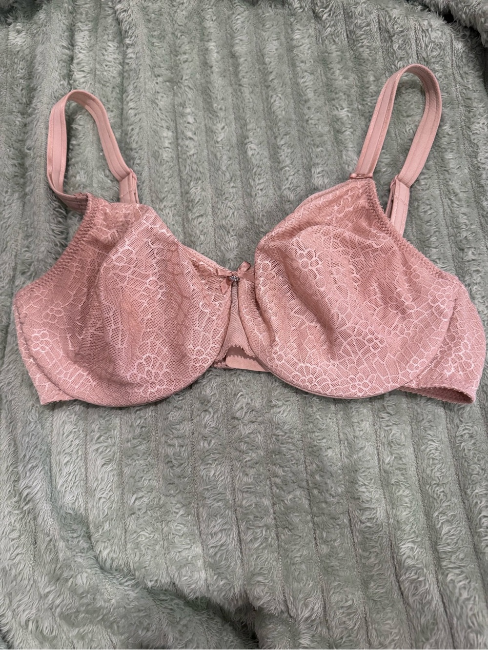 Chantelle Lace Underwire Bra 32DD Cream